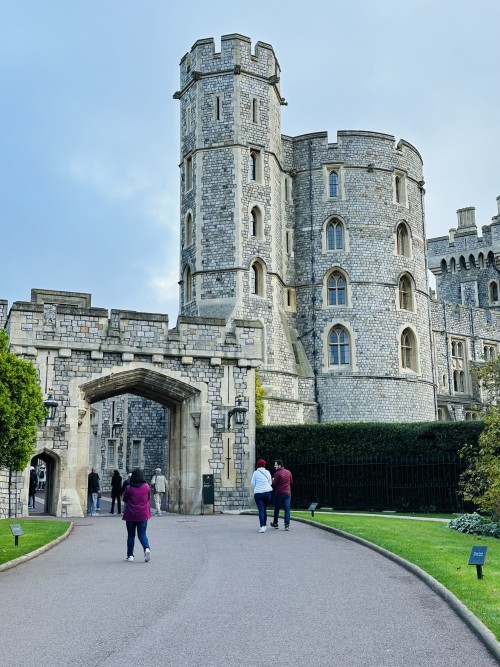 英国伦敦一日游：温莎城堡+巴斯罗马浴场+巨石阵（周四/六中文）