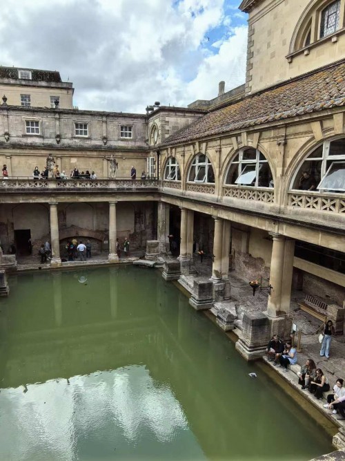 英国伦敦两日游A线：温莎城堡+巴斯罗马浴场+巨石阵+科茨沃尔德+莎士比亚出生地+安妮小屋（周六中文）