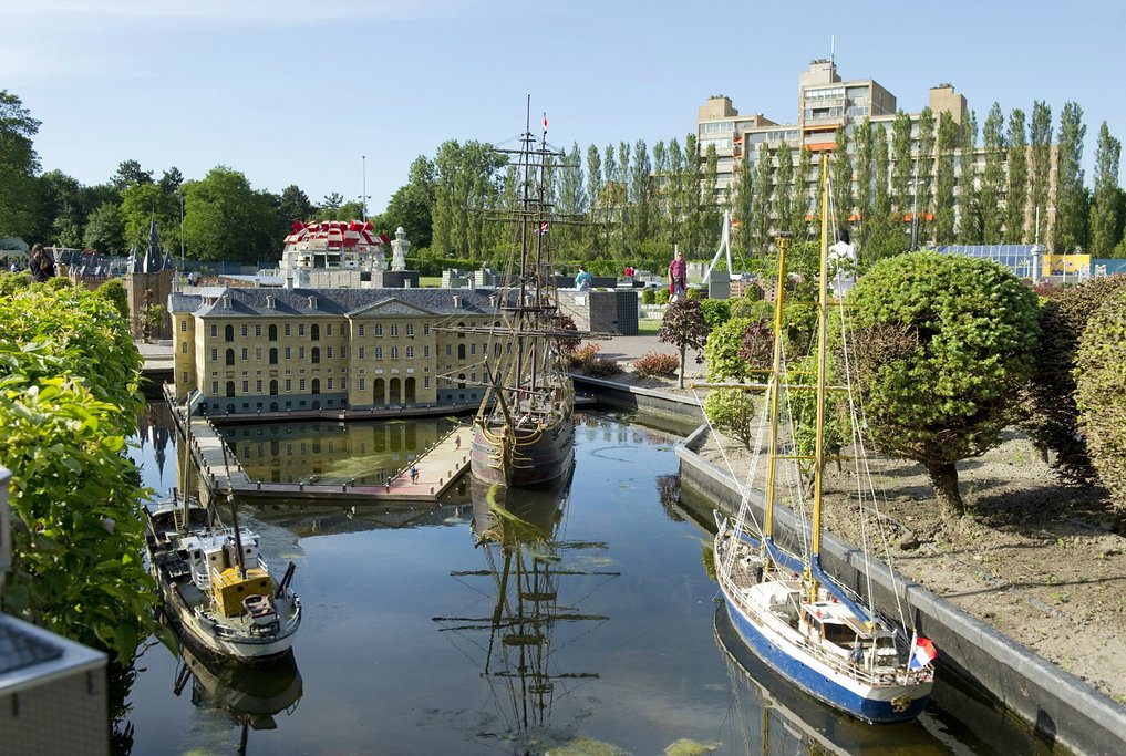 马德罗丹小人国