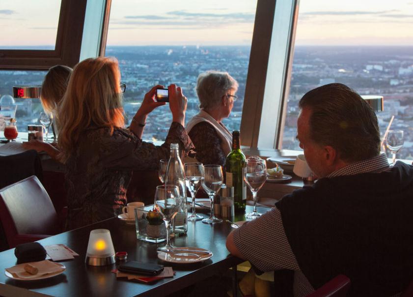 参观柏林电视塔+贵宾级午餐--免排队